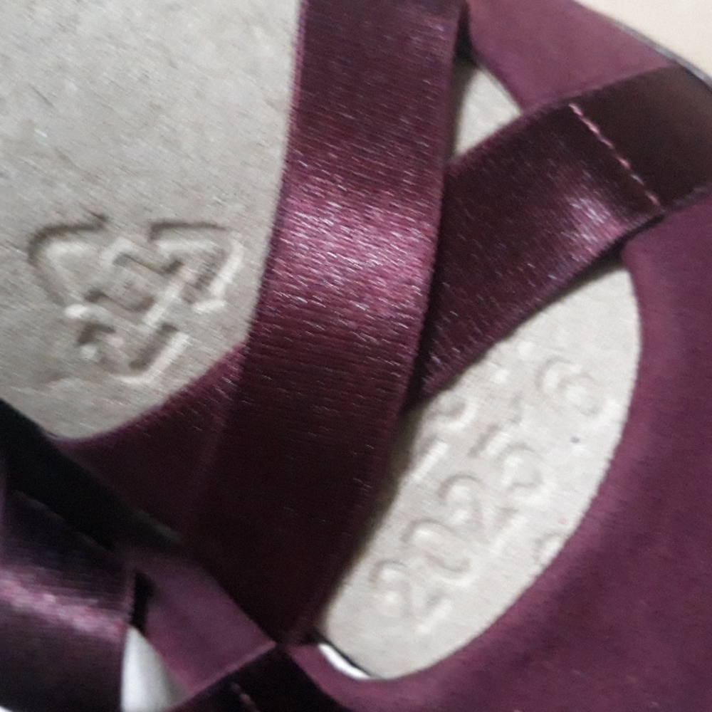 Burgundy Ballet Style  Suede Flats Sz 8.5 - Picture 4 of 16